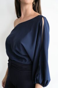 Descubre las blusas más bonitas para la primavera-verano 2025. Encuentra en Bombon Spain los diseños de tendencia y luce espectacular esta temporada. ¡Compra ahora!