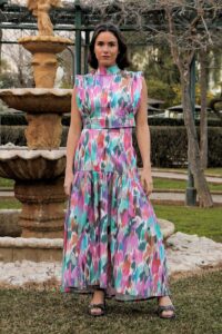 Blusa Corta Top con Estampado Kilim Cutú, Falda Vuelo Larga con Estampado Kilim Nacha Looks de invitada primavera-verano 2025