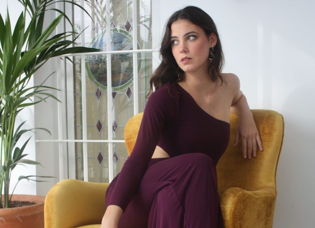 Vestido asimétrico morado