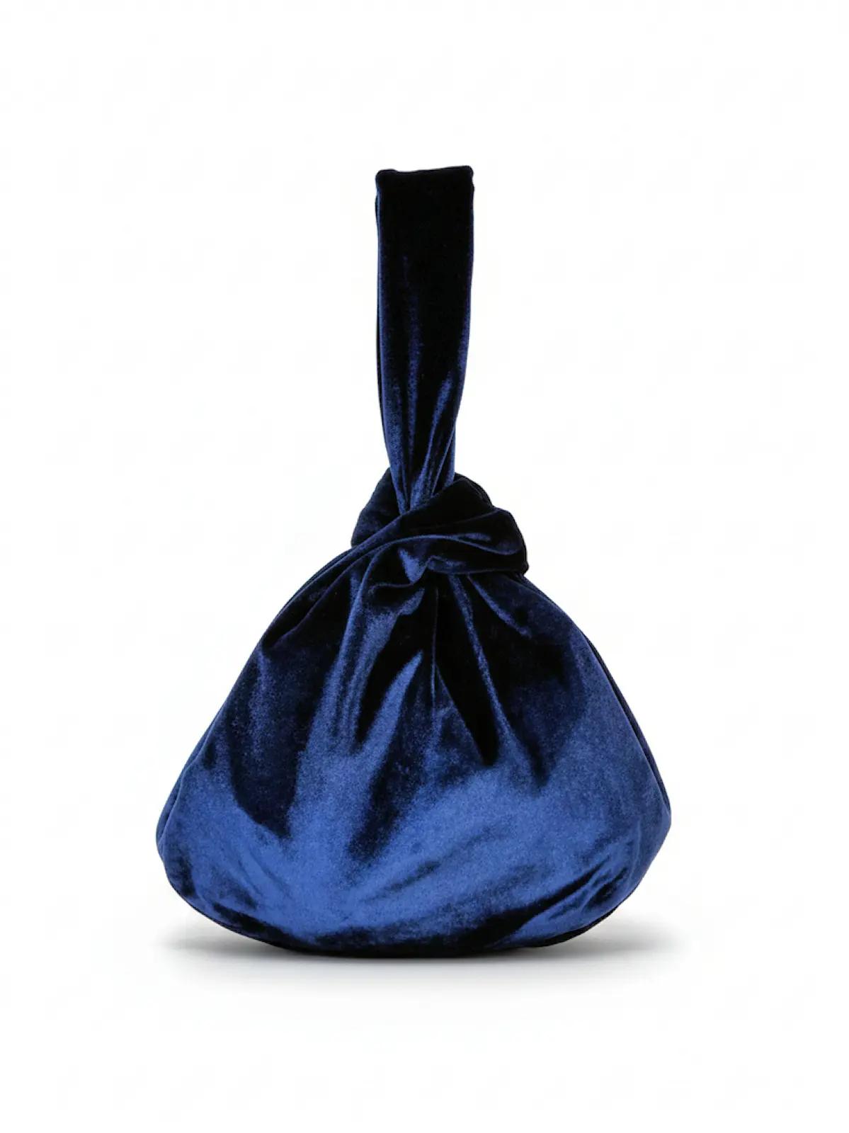 Bolso azul marino de terciopelo con cierre de nudo. Elegante, versátil y sofisticado, perfecto para bodas y eventos especiales.