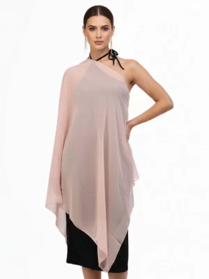 Capa de gasa rosa nude con broche para bodas y eventos. Elegante, ligera y versátil, perfecta para completar looks sofisticados.