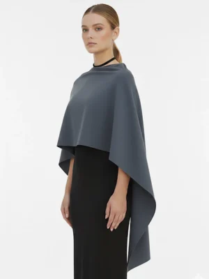 Disponible en varios colores, es el complemento perfecto para cubrir los hombros para eventos muy formales, asistencia a actos religiosos.