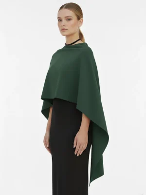 Disponible en varios colores, es el complemento perfecto para cubrir los hombros para eventos muy formales como bodas o asistencia a actos religiosos.