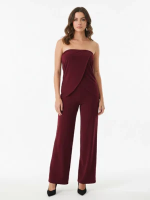 Top palabra de honor burdeos de tejido cómodo y caída elegante. Ideal para invitadas, bodas y eventos especiales | Bombon Spain.