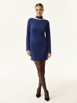 Vestido Corto Azul Gala en azul royal: efecto seda, manga campana, espalda baja y lazo choker. Un look elegante para fiestas y eventos.
