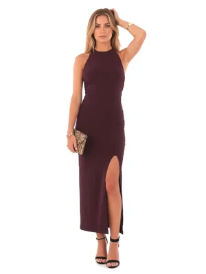 Vestido Largo Berenjena Halter Palace con espalda al aire y tejido elástico. Elegante y favorecedor, ideal para bodas, galas y eventos especiales.