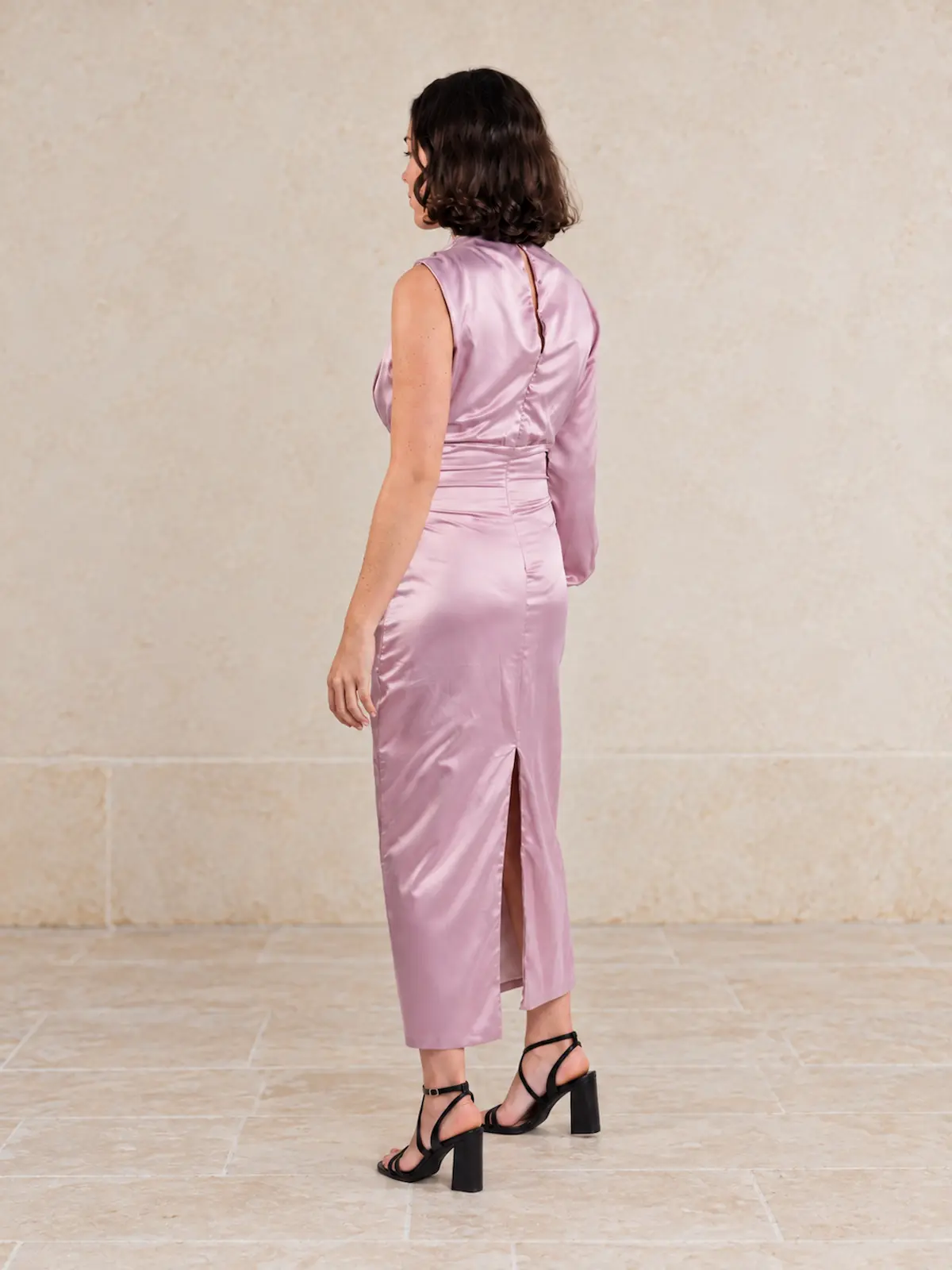vestido rosa asimetricio grecia 01