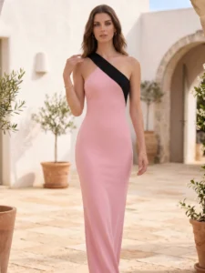 El Vestido Largo Rosa Nerea confeccionado en punto con escote asimétrico halter y adorno en otro color, ajustado al cuerpo y espalda baja.