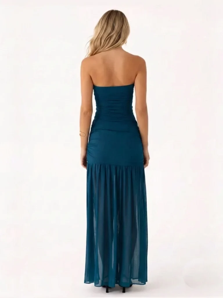 El Vestido Largo Petróleo Willow. Vestido largo de escote palabra de honor y punto de seda, cuerpo fruncido, cintura baja y falda en gasa