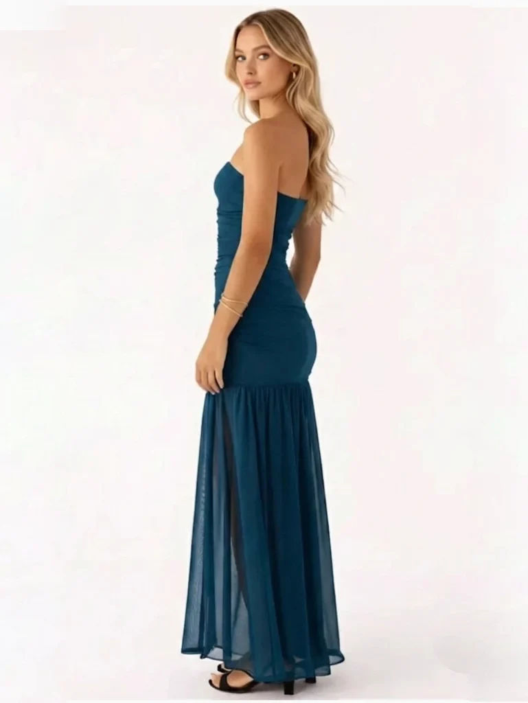 El Vestido Largo Petróleo Willow. Vestido largo de escote palabra de honor y punto de seda, cuerpo fruncido, cintura baja y falda en gasa
