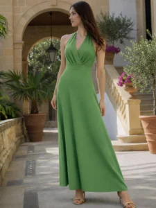 El Vestido Largo Verde Your  en punto de seda con escote cruzado de pico, ajustado en la cintura con lazada y falda larga fluida.
