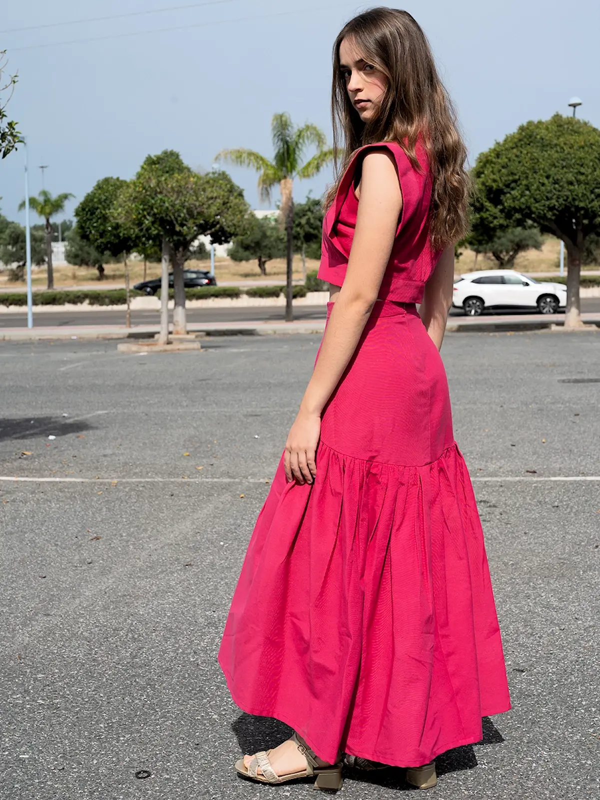 Falda Blusa top fucsia Cutú con cuello alto sin mangas combinada con falda larga a juego